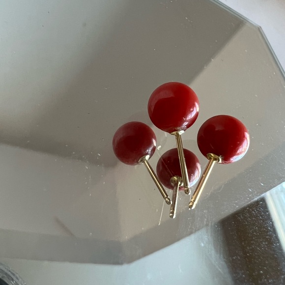 Vintage sea coral vibrant colored 14 karat yellow gold pearl earrings - Picture 13 of 14